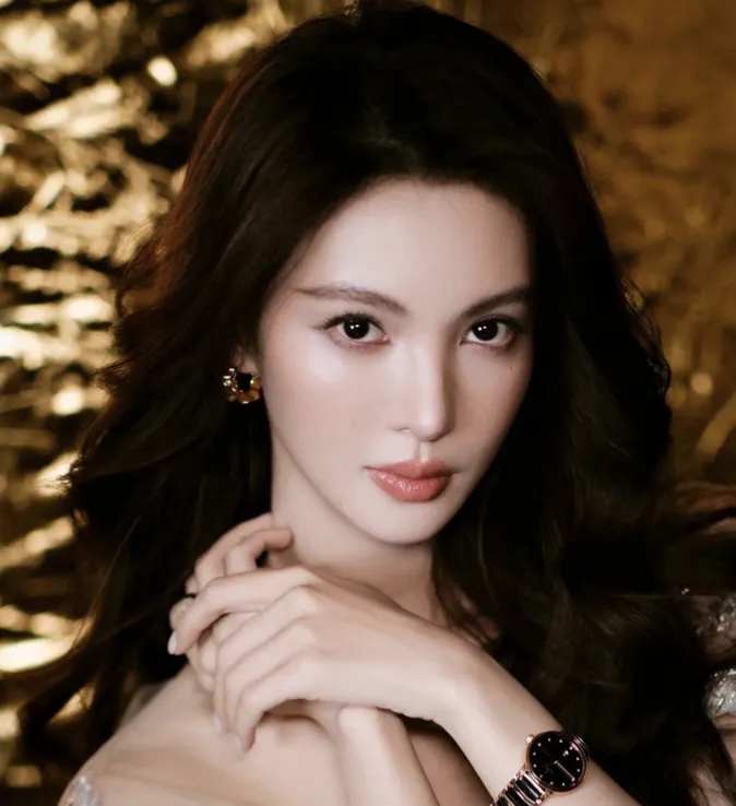 金晨被指去年撞車後逃逸，至今仍未作出回應。