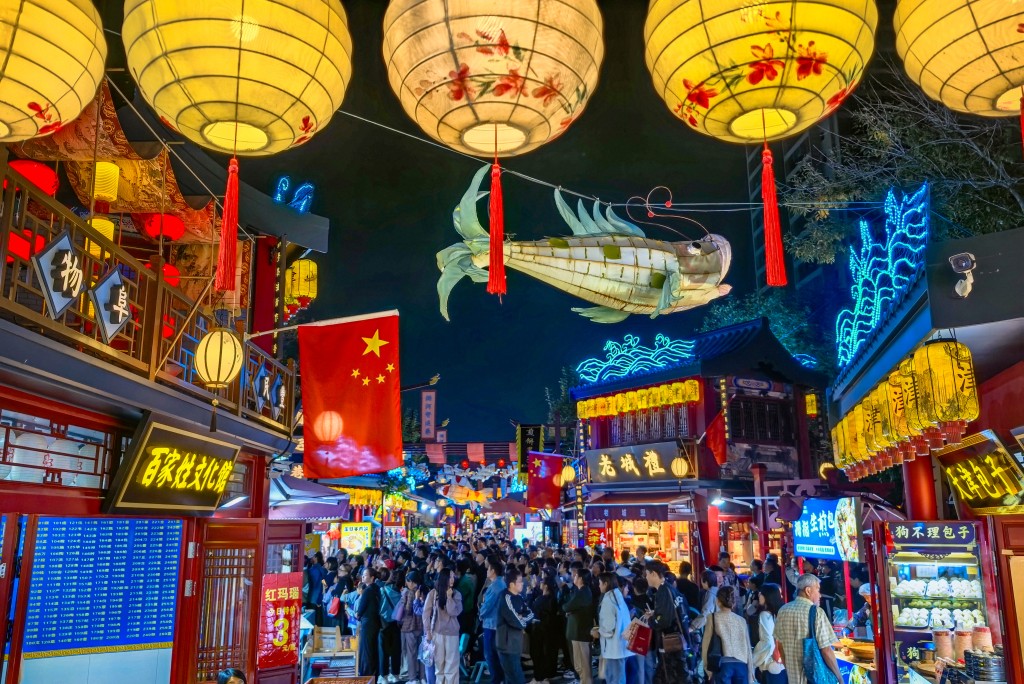 今年中秋与国庆日子相隔不足一星期。中新社