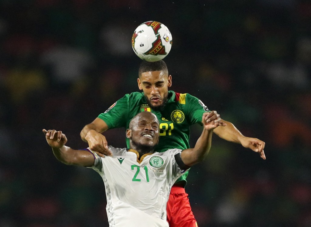 喀麥隆(綠衫)晉級八強。Reuters