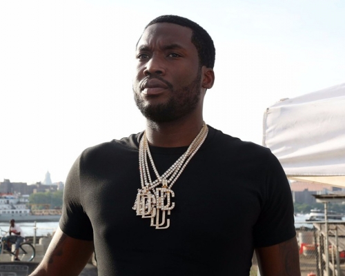 美國樂壇麻煩天王Meek Mill因為違反犯毒與藏械罪名的緩刑條例，可能隨時入獄。
