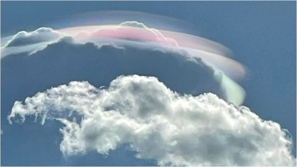 網民在機場見到虹彩「幞狀雲」。fb「社區天氣觀測計劃 CWOS」Cora Cheng圖片