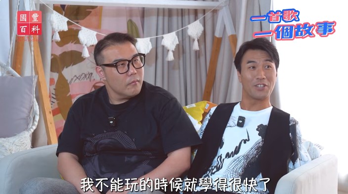 李金凱表示當知道自己不能玩手機時,就飛快學會用腳打字。 李金凱表示當知道自己不能玩手機時,就飛快學會用腳打字。