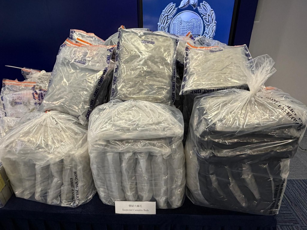 警方展示檢獲的證物。