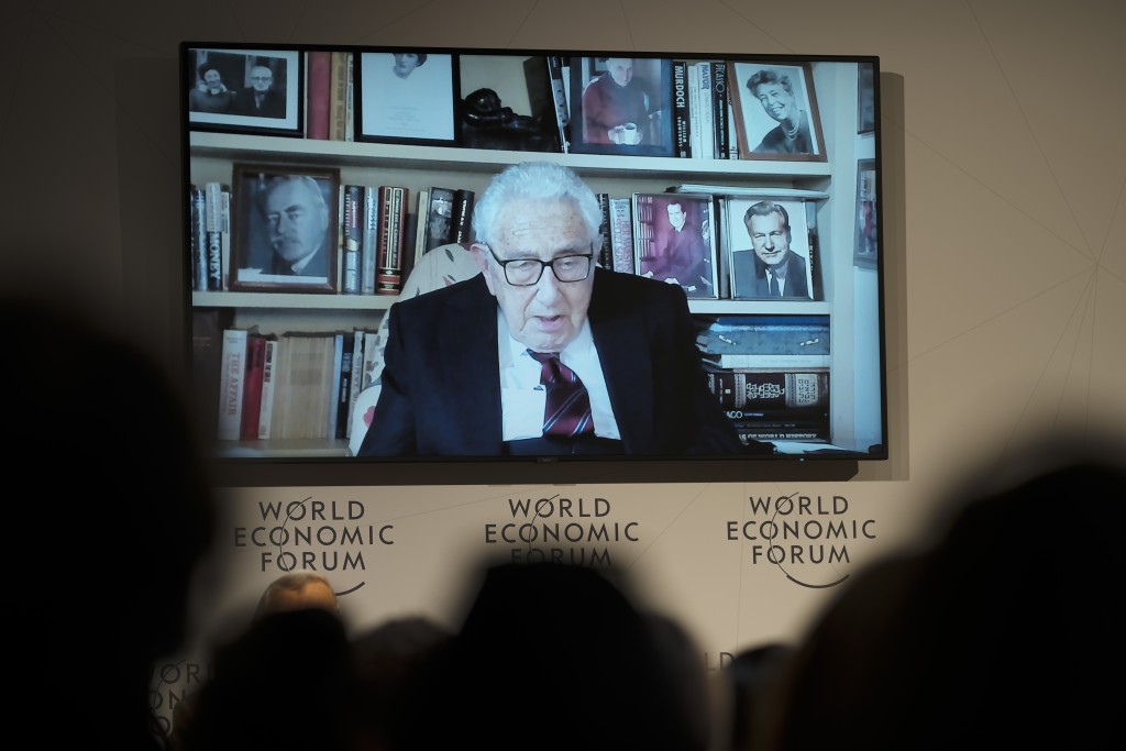 99歲的基辛格透過視像連線，向達沃斯世界經濟論壇致辭。路透社