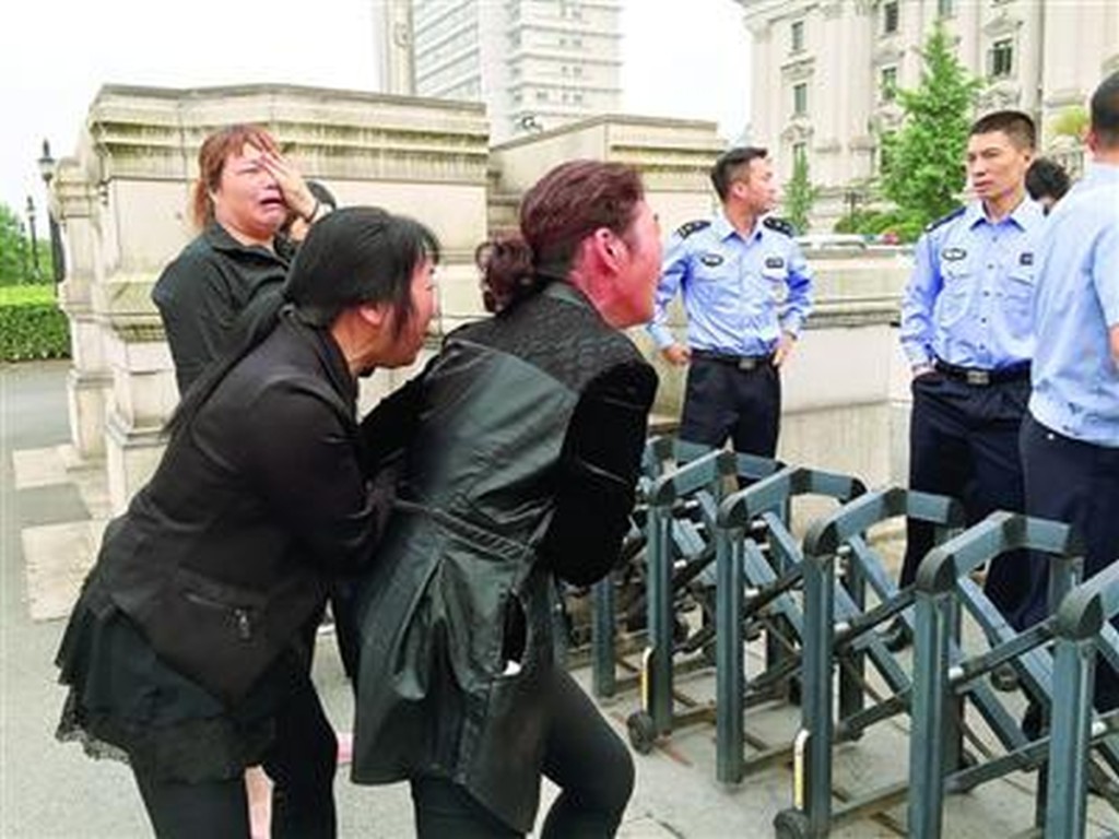 连恩青被执行死刑，家属表现激动。