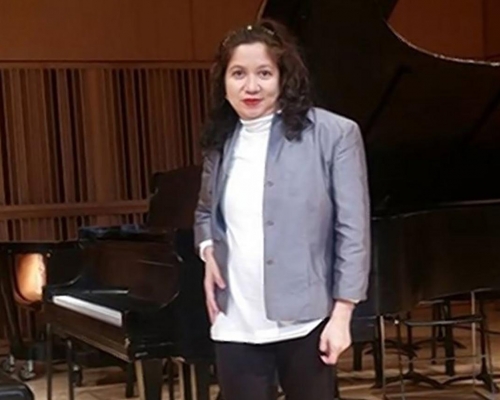 波旁在15年起，谎称自己是《纽约时报》的记者以及伪造名片。 网上图片