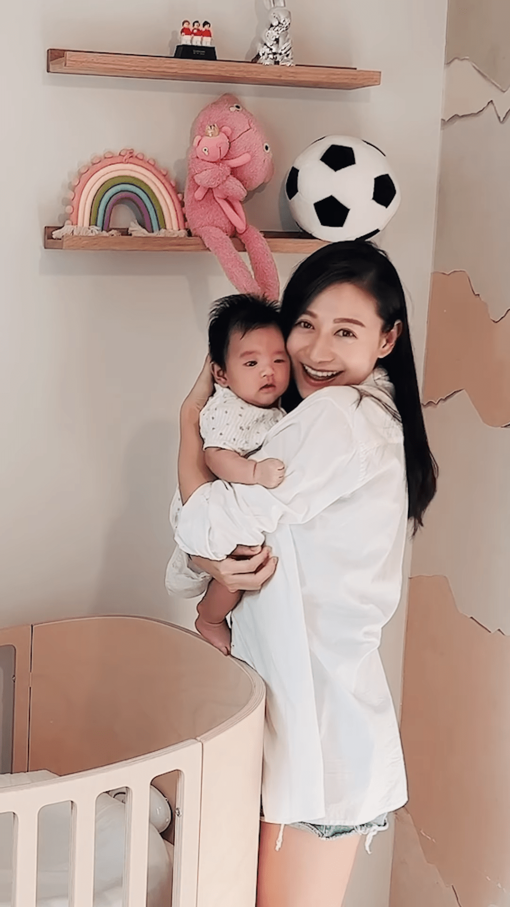 江若琳B仔刚满三个月大。