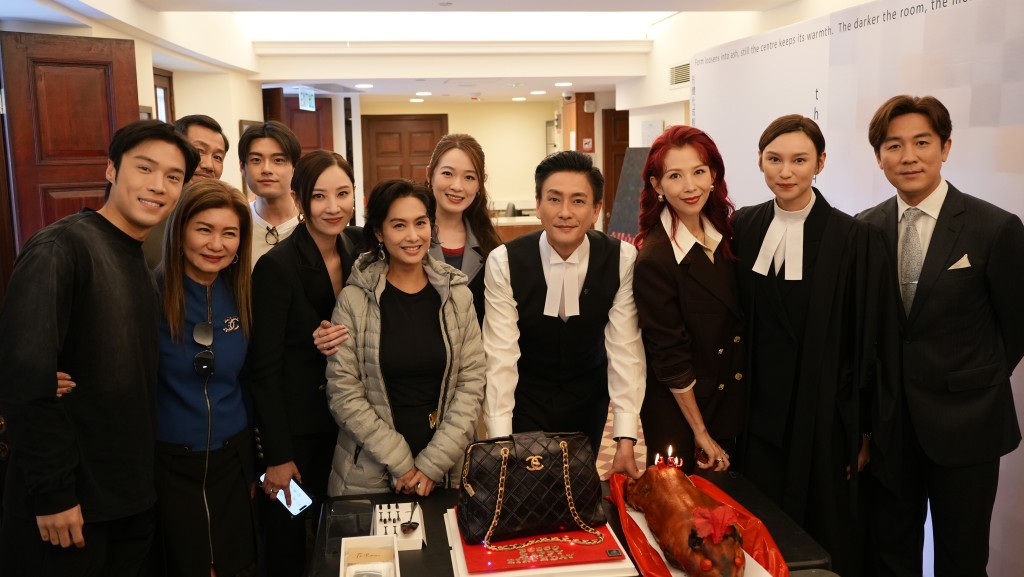 還有同劇演員譚俊彥、丁子朗,還有女主角朱茵、蔡少芬、王丹妮、鄭希怡。 還有同劇演員譚俊彥、丁子朗,還有女主角朱茵、蔡少芬、王丹妮、鄭希怡。