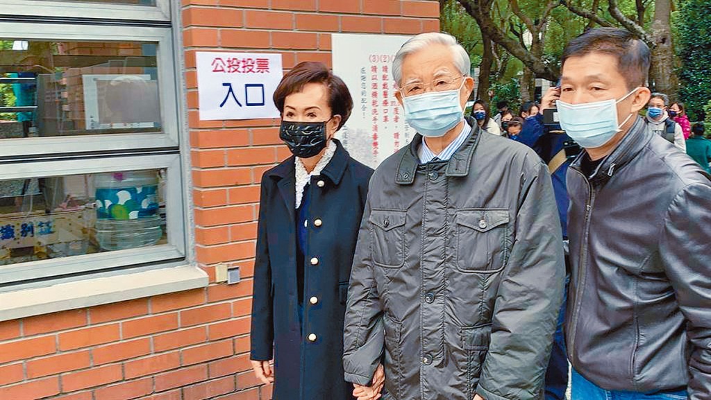 連戰上次公開露面,是去年十二月前往投票。