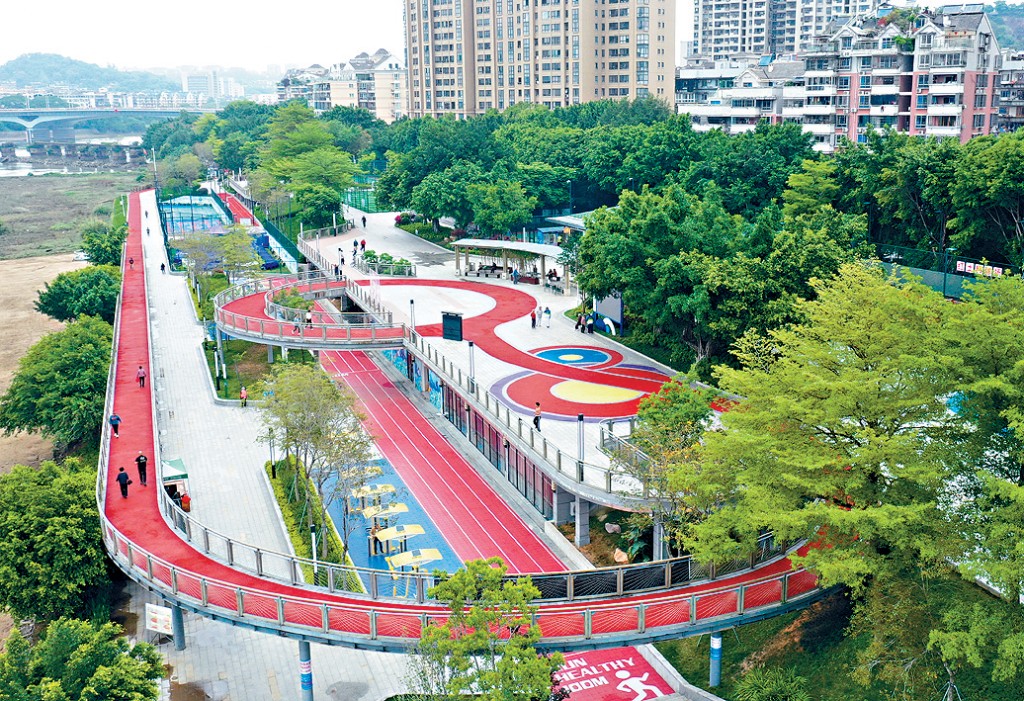 内地多市设立智慧跑道，可实时采集运动数据。