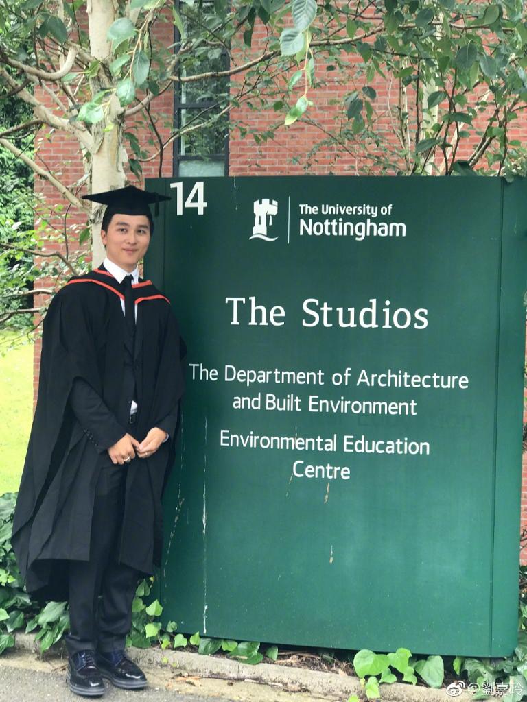 劉嘉玲姪仔劉兆恩畢業於英國諾丁漢大學(University of Nottingham)建築系。 劉嘉玲姪仔劉兆恩畢業於英國諾丁漢大學(University of Nottingham)建築系。