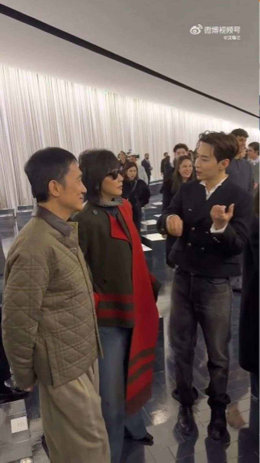 劉嘉玲與Henry@Super Junior-M無所不談,偉仔繼續發揮「I」人本色,只在旁邊微笑。 劉嘉玲與Henry@Super Junior-M無所不談,偉仔繼續發揮「I」人本色,只在旁邊微笑。