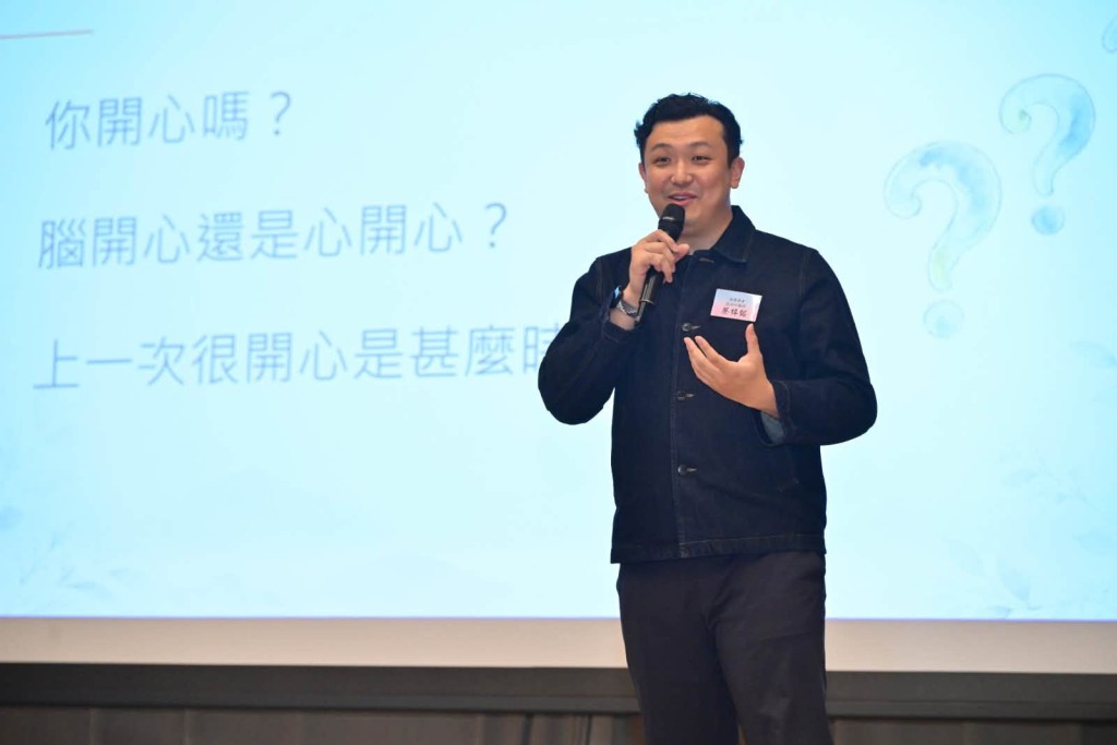 蔡梓銘開始中年發福。