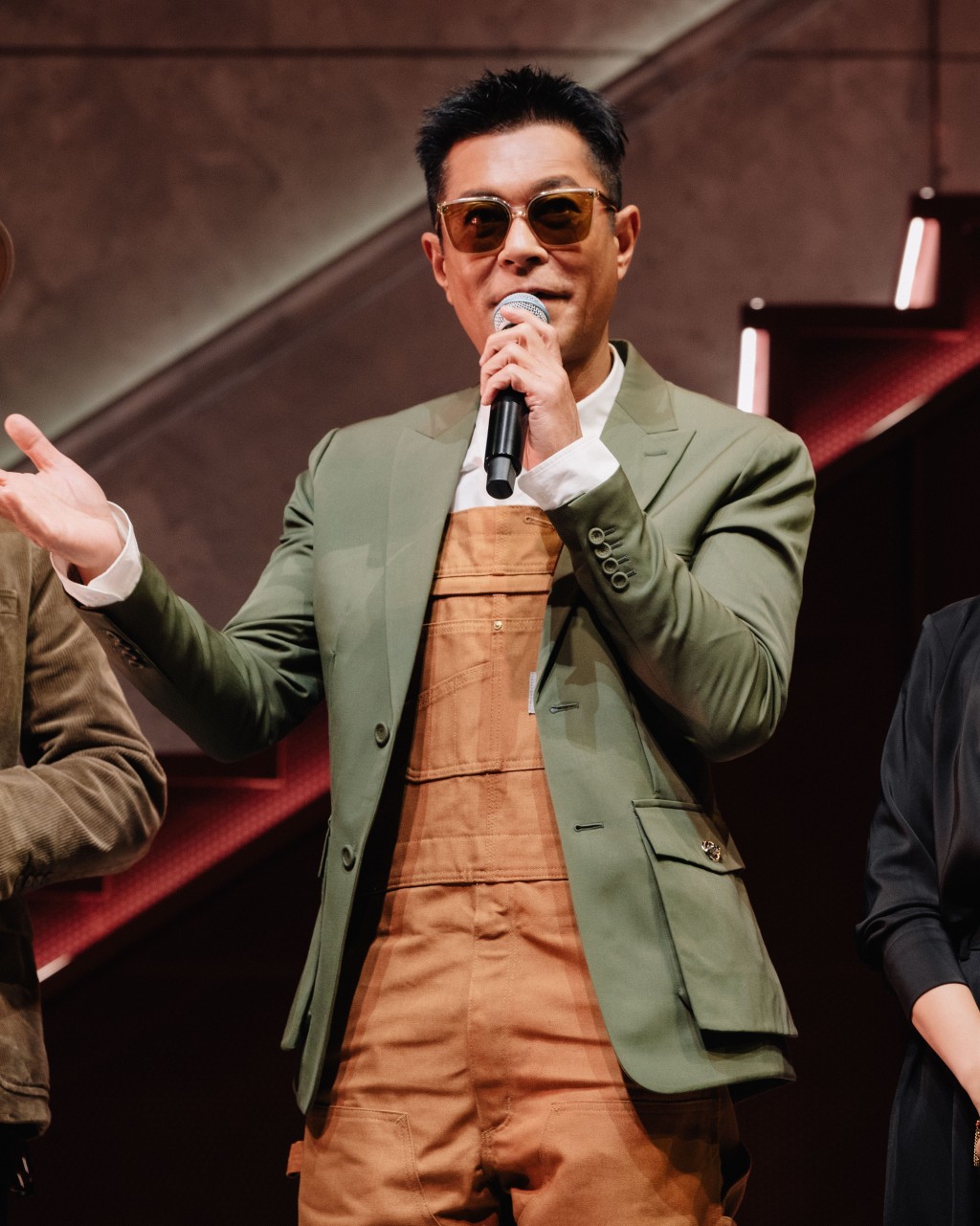 昨晚《大龍鳳》的首演夜可謂星光熠熠。 昨晚《大龍鳳》的首演夜可謂星光熠熠。
