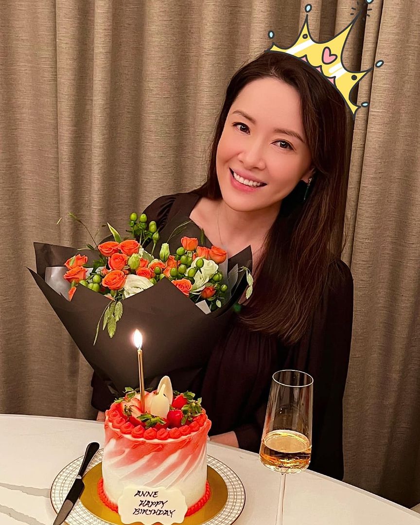 早前向海岚生日，梁思浩分享她素颜庆生照片。  ​