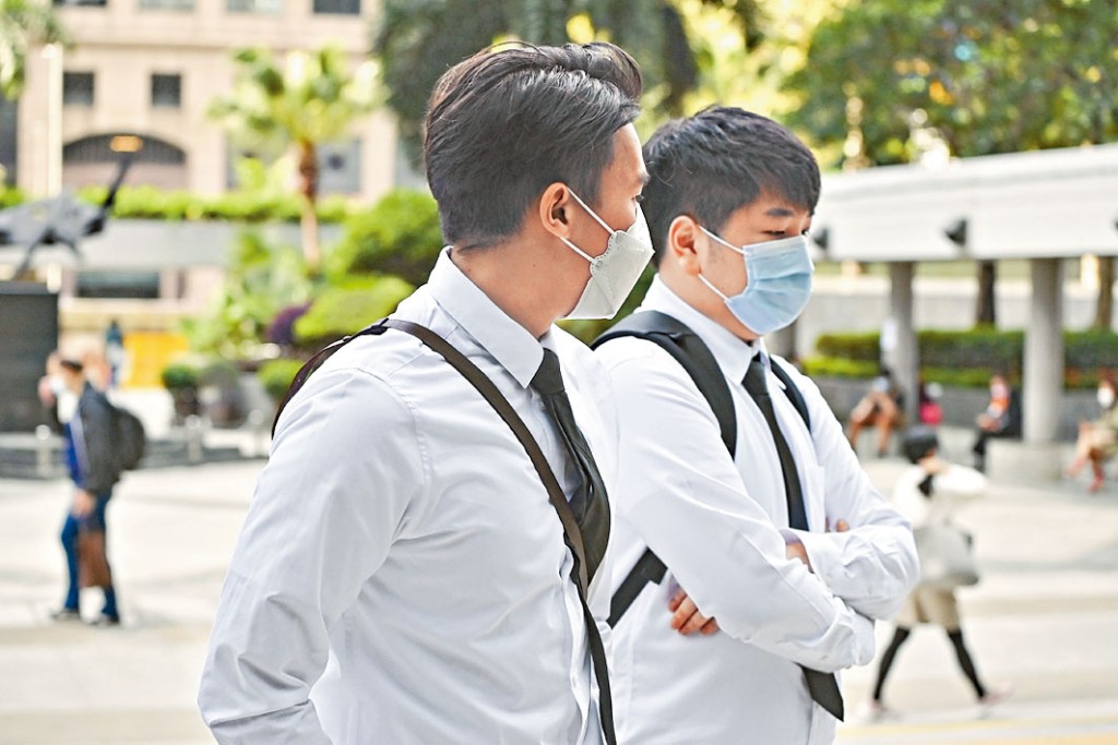 其中2名罪成被告（左起）林耀基、鄭子健。