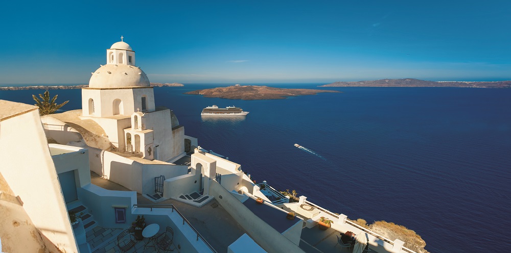 漂亮迷人的希腊度假小岛Satorini，是Vista首航季会到访的地方之一。