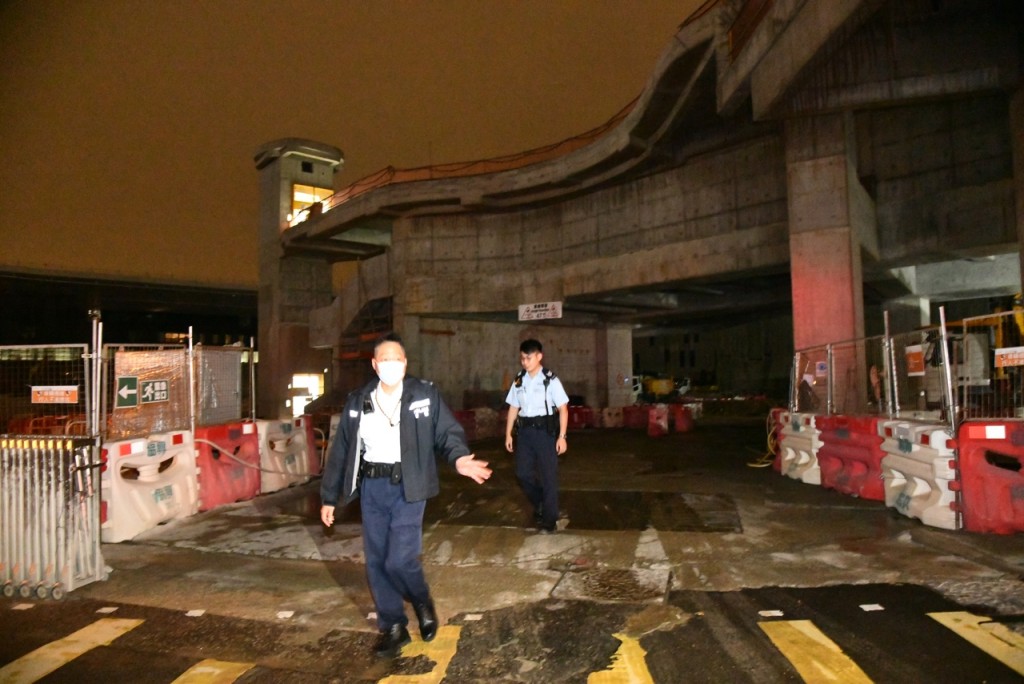 警方到場後拘捕3人。