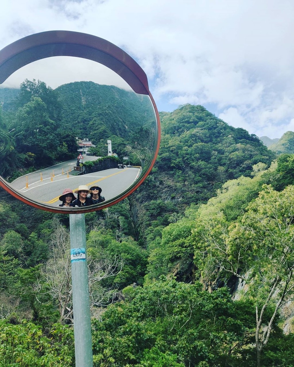 乜都影一餐。