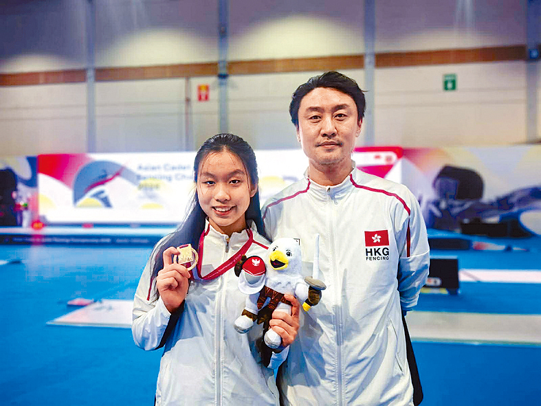 李懿穎於女子青年組重劍摘銅。