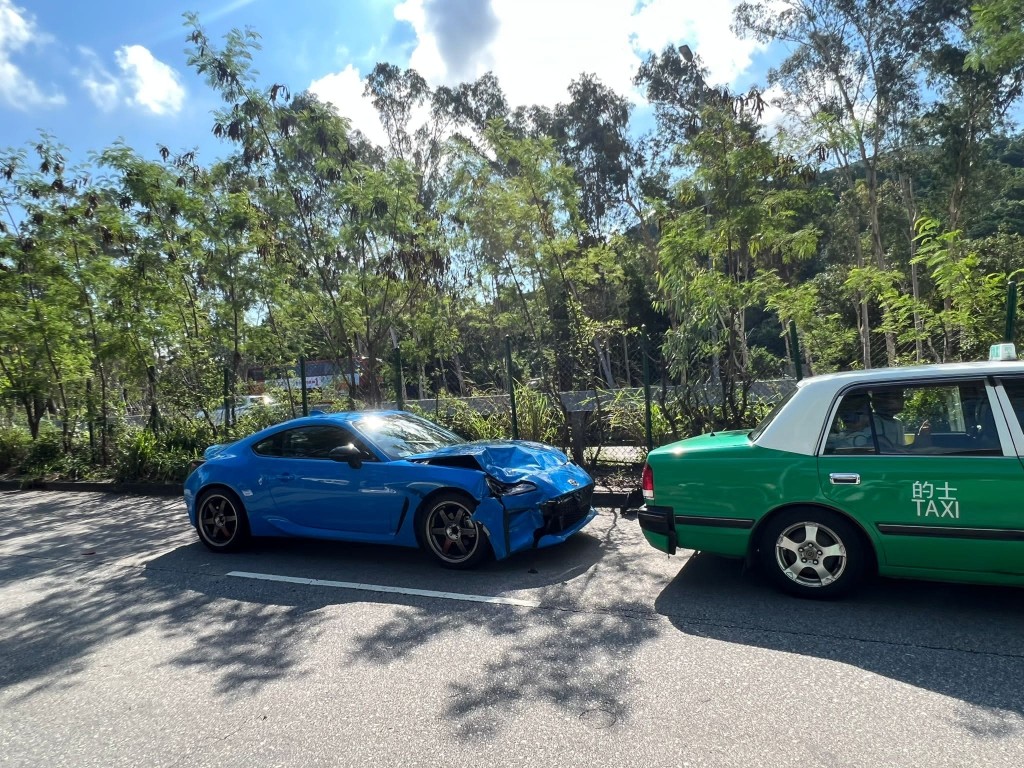 豐田及綠的首尾相撞。車cam L（香港群組）吳知圖片
