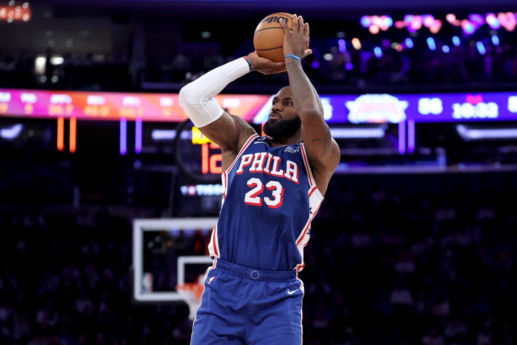 “大帝”勒邦占士(Lebron James)更打破多年来地标战不胜的魔咒，为他的第24季开个好头。AFP