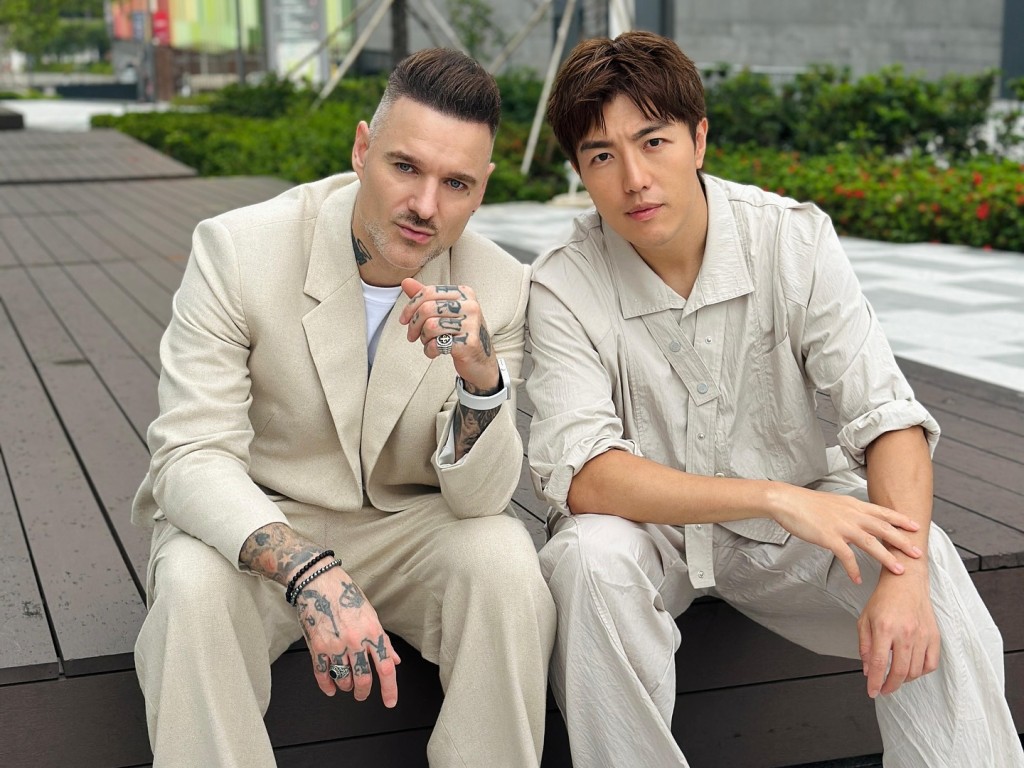 趙浚承與占士丁丁拍下不少型仔合照,大擺Pose。 趙浚承與占士丁丁拍下不少型仔合照,大擺Pose。