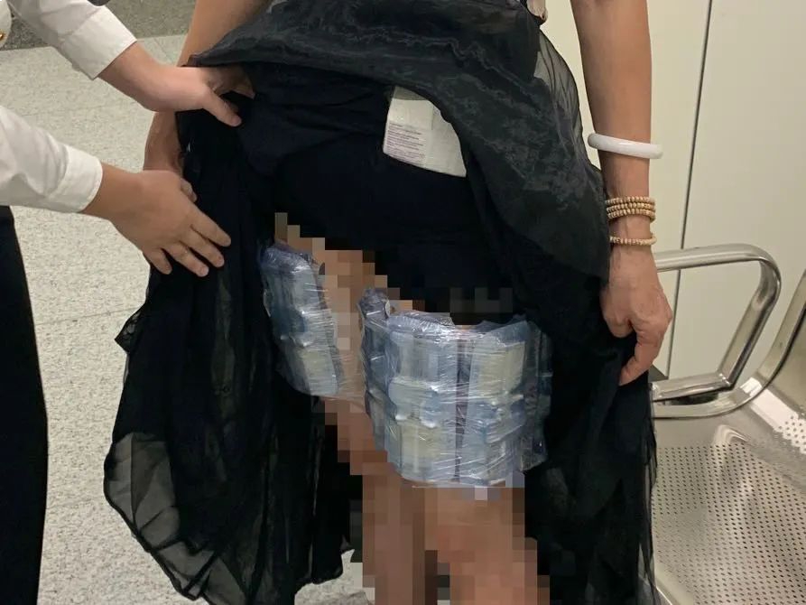 入境女子大腿綁藏14支玻尿酸美容針劑。
