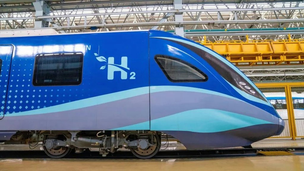 全球首列氢能列车满载试验成功。 新华社