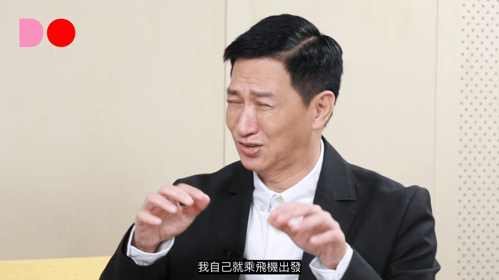 張家輝又主動分享兩件夫妻小故事，指剛加盟TVB時曾偷偷飛到內地探當時仍是女友的關詠荷班。