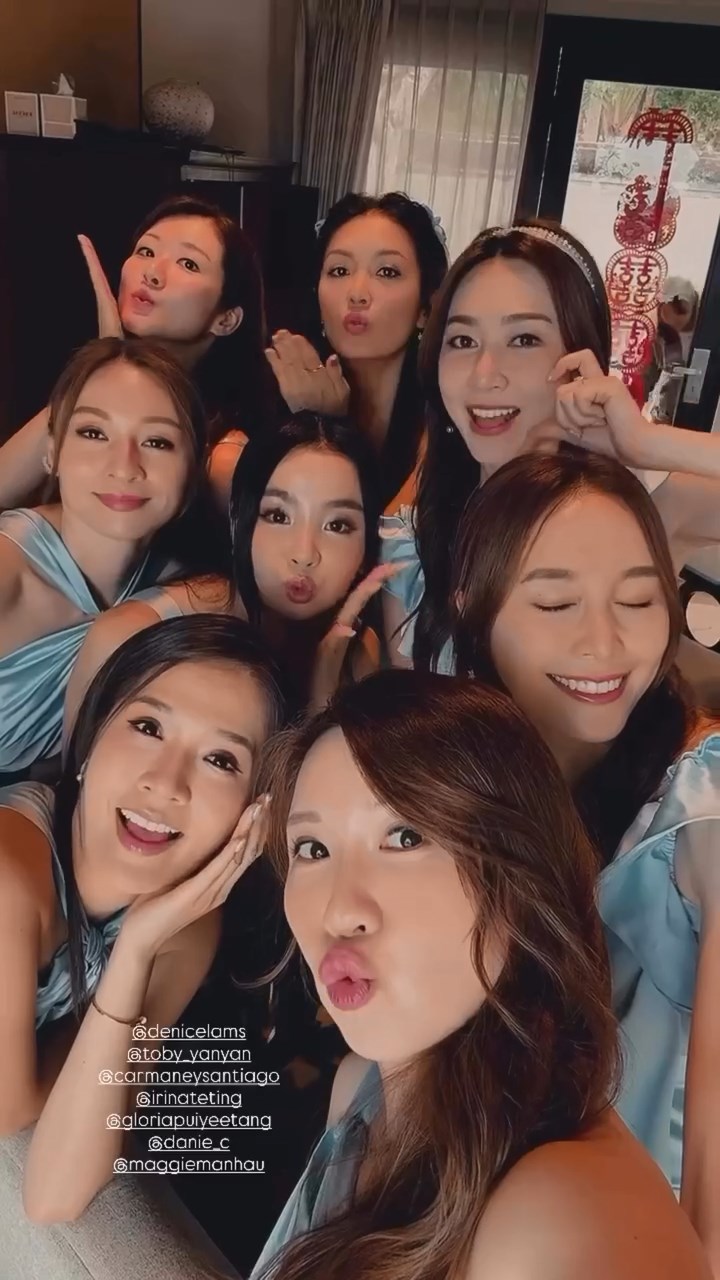 譚嘉儀的姊妹團包括林鈺洧、陳庭欣、黃嘉雯、鄧伊婷、鄧佩儀、陳丹儀、梁敏巧及王海榛。
