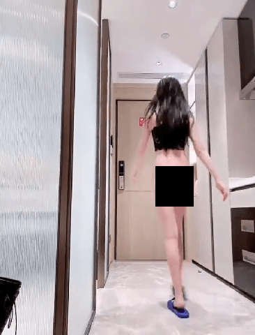 另一段影片看到一名下身赤裸的女子應門