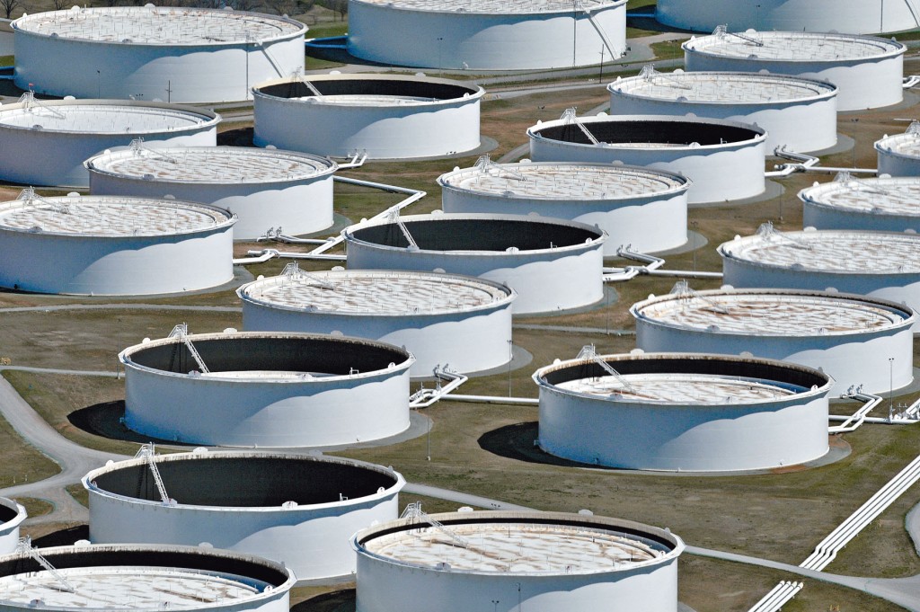 原油期貨價格顯著上升，紐約期油突破90美元。