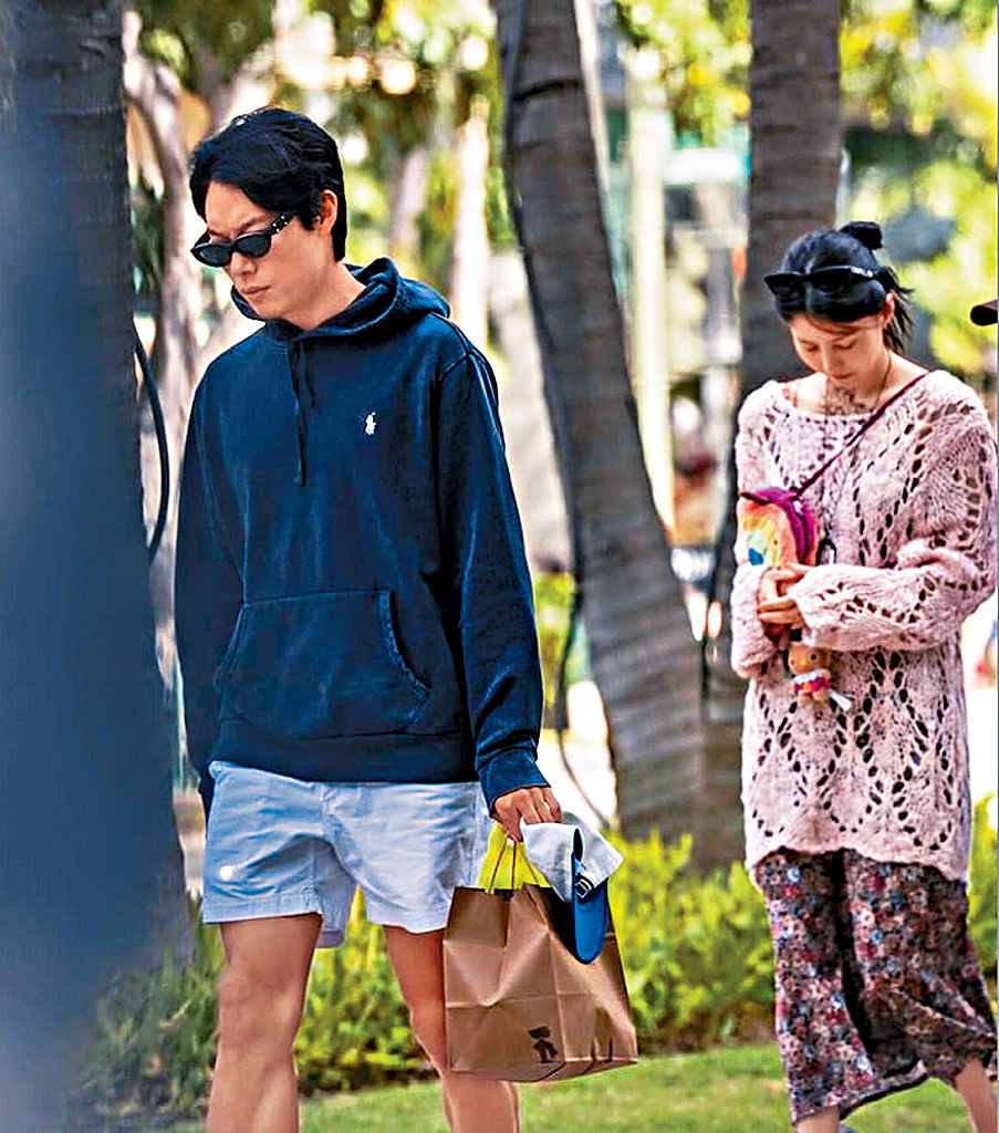 韩韶禧与柳俊烈16日才被目击同游夏威夷，翌日公开恋情，但2周后即告分手。