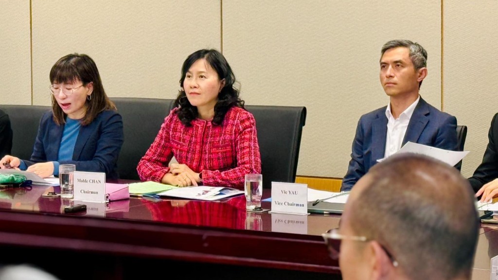 油價飆升｜運物局 : 本周內約見本地航空公司及貨運業界代表  就貨運燃油附加費調整溝通。運物局FB