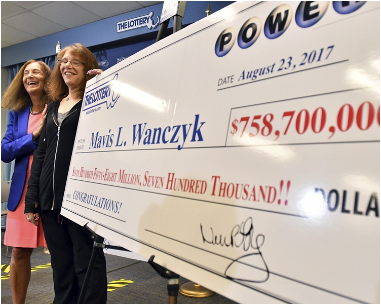 美國麻省婦人萬契克中了「強力球」(Powerball)頭獎,一注獨得7億5870萬美元巨獎。AP
