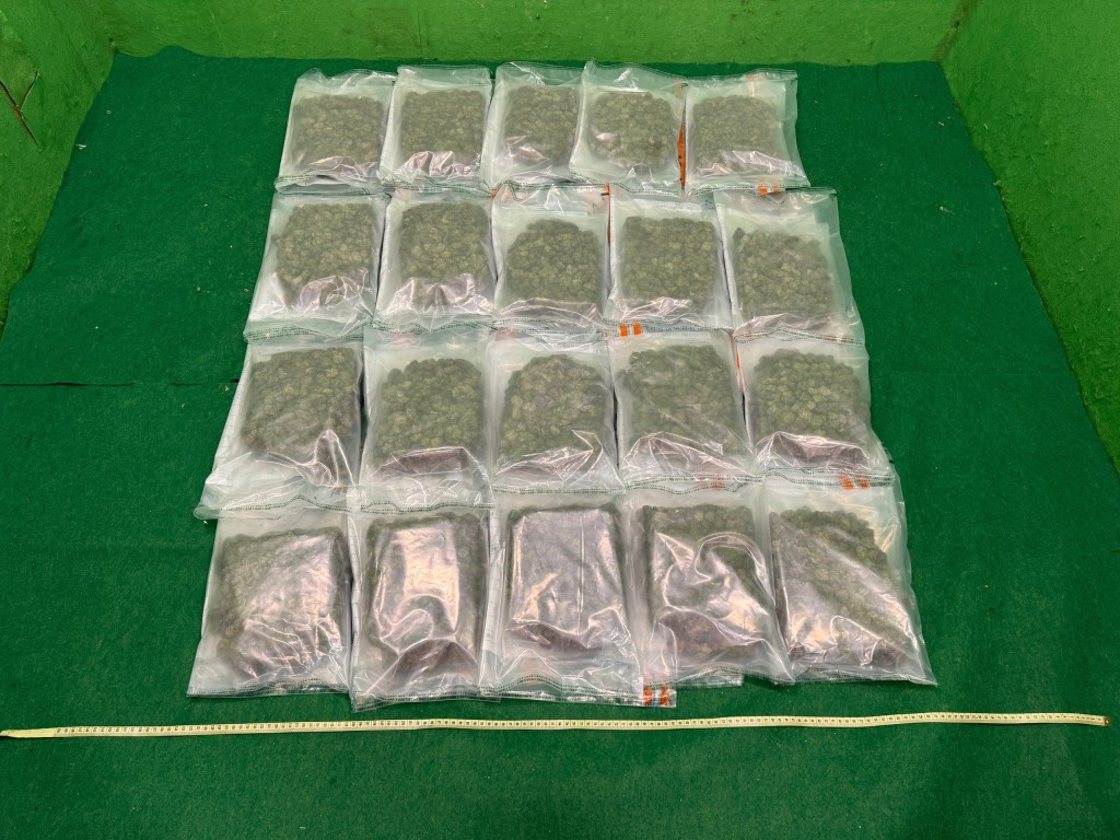 海關檢獲10公斤懷疑大麻花，估計市值約210萬元。