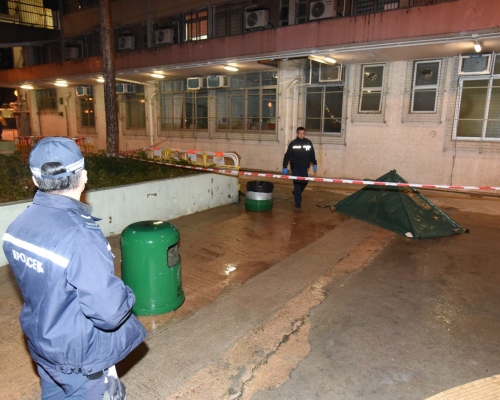 一名男子於秀茂坪順天邨墮樓亡。