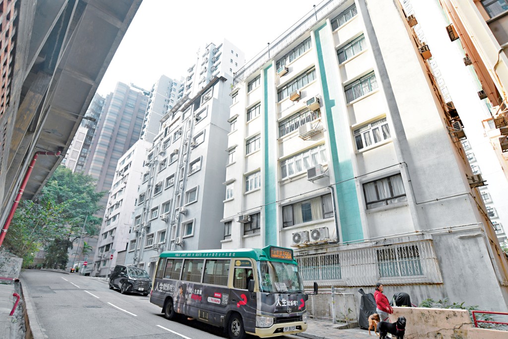 罗便臣道88号至96号，地盘面积合共约2.3万方呎，可建总楼面逾11万方呎。