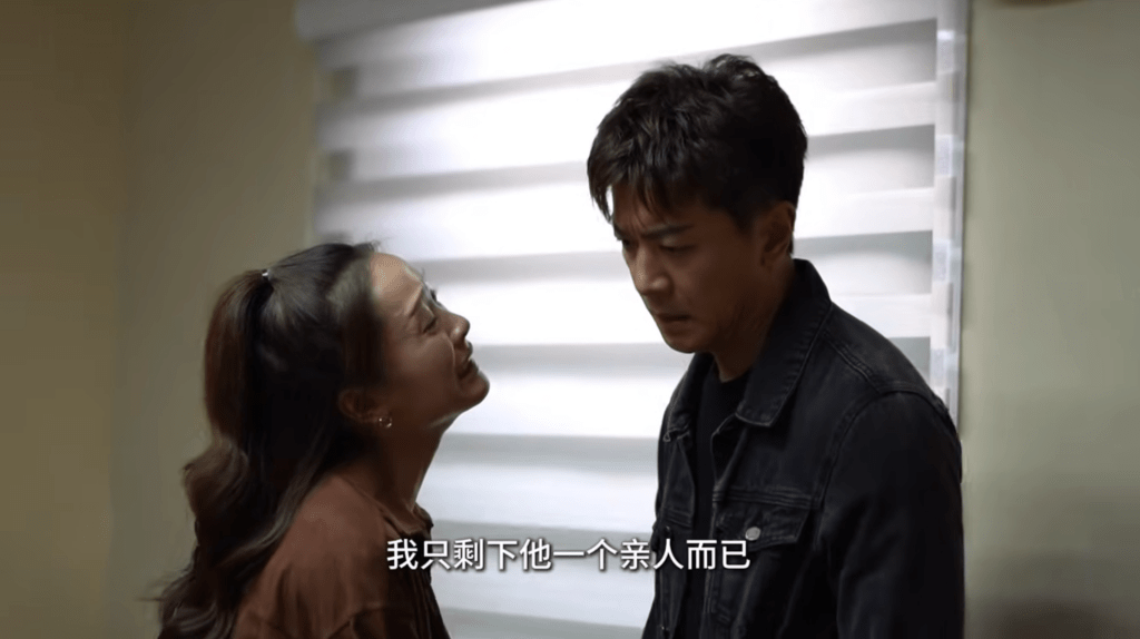 黎诺懿、李佳芯饰演黑帮人物，江湖味十足，一洗《BB来了》的新手爸妈形象。