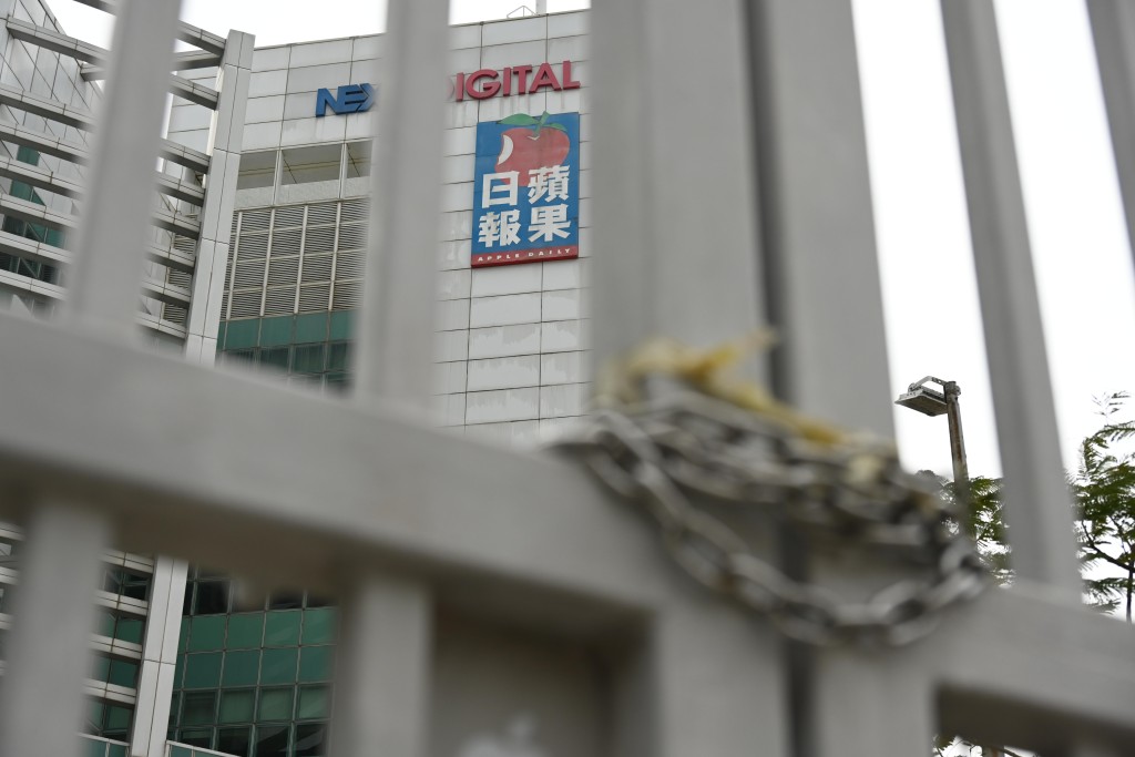 袁弓夷曾在《蘋果》大樓拍片，促請時任美國國務卿蓬佩奧制裁中國。