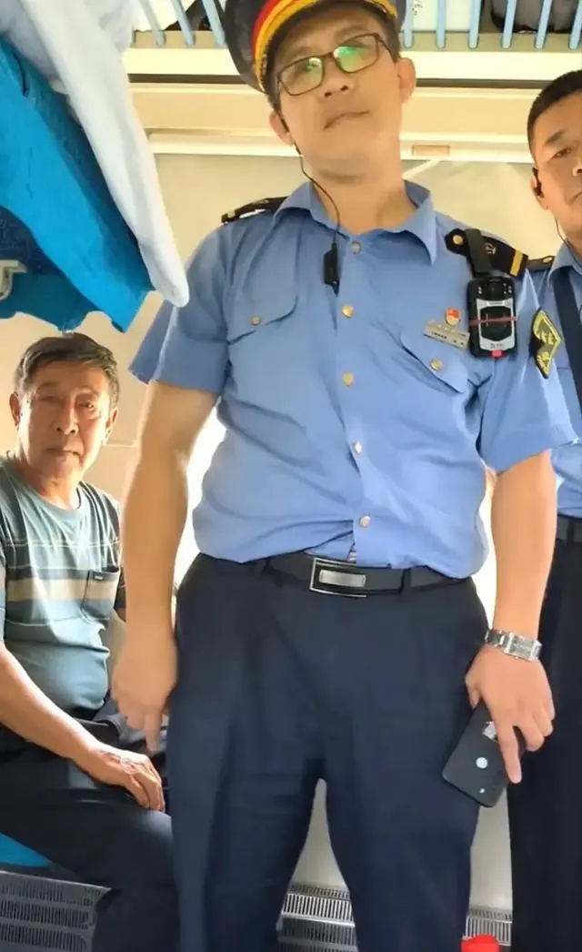 列車長：現在您是否需要加購臥鋪服務呢？