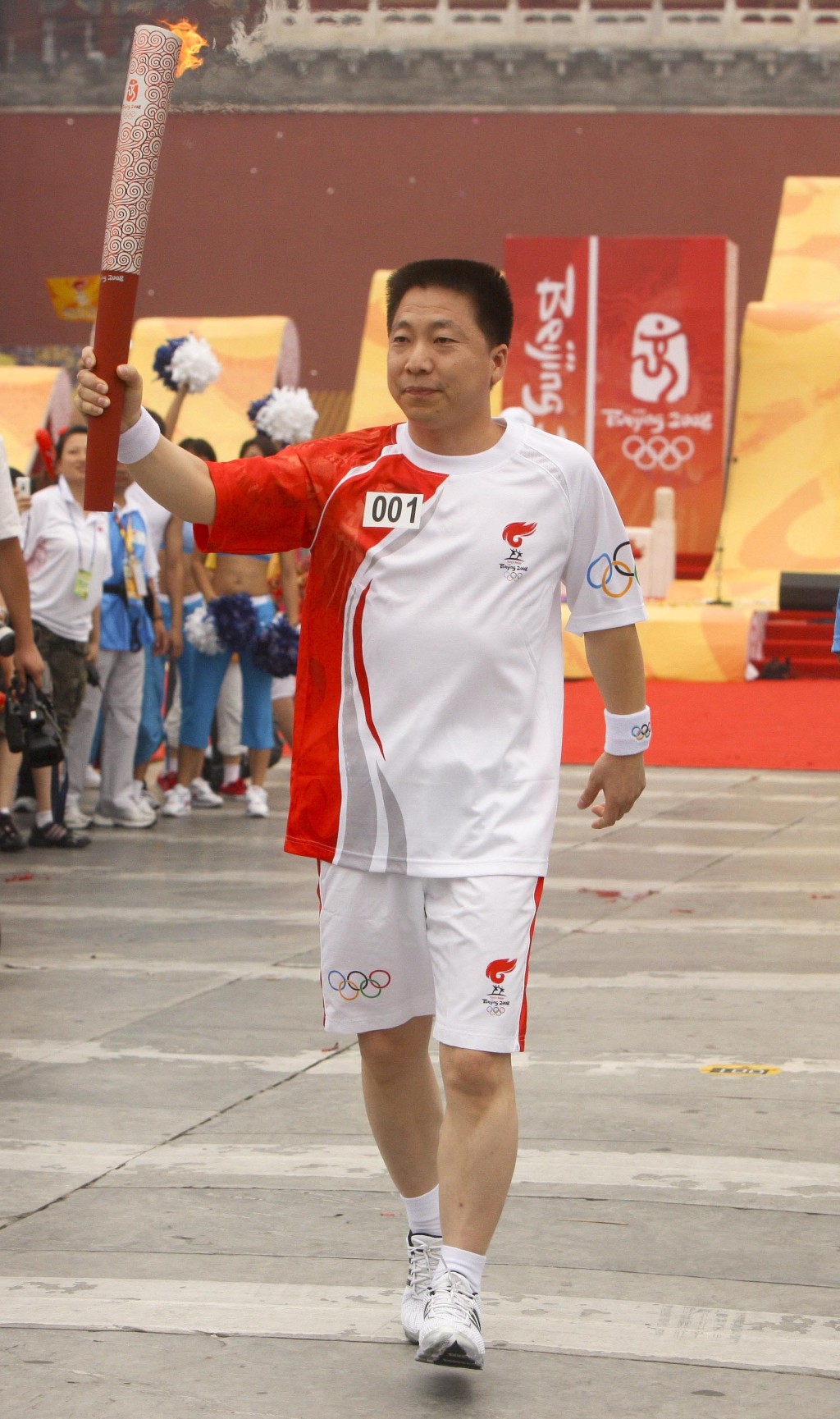 2003年10月15日，中国首位太空人杨利伟乘神舟五号飞船进入太空。新华社