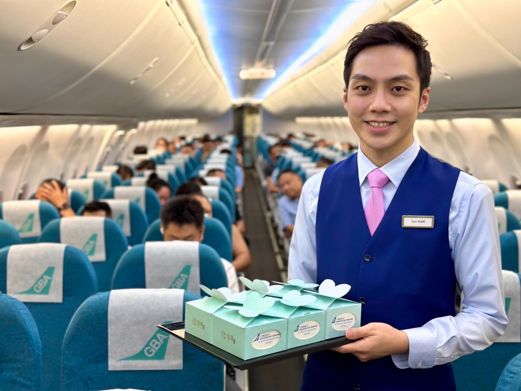 航班上，乘客更可享用由皇玥赞助的蝴蝶酥及脆曲奇。大湾区航空提供图片