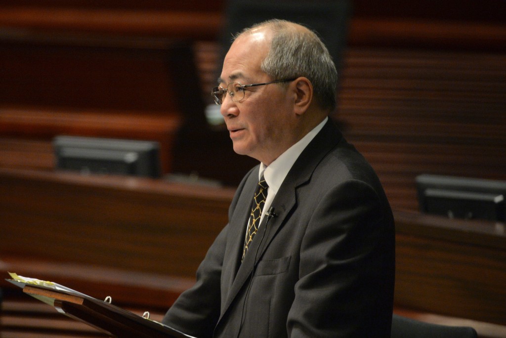 教育局局長吳克儉早前表明打算退休,又指自己「頭髮白哂」。