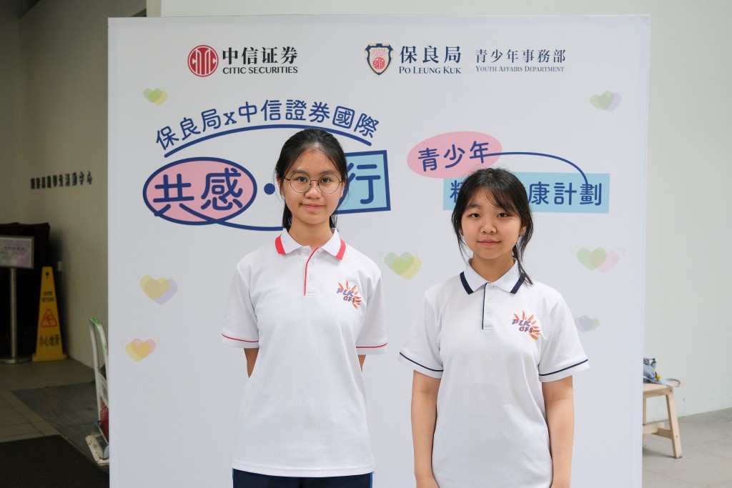馬錦明夫人章馥仙中學的(左)朱同學和(右)陳同學認為透過運動出一身汗,有助將情緒發洩出來。 馬錦明夫人章馥仙中學的(左)朱同學和(右)陳同學認為透過運動出一身汗,有助將情緒發洩出來。