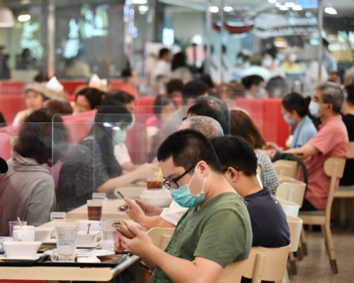 本港疫情嚴重,由周三起食肆全日禁堂食。資料圖片