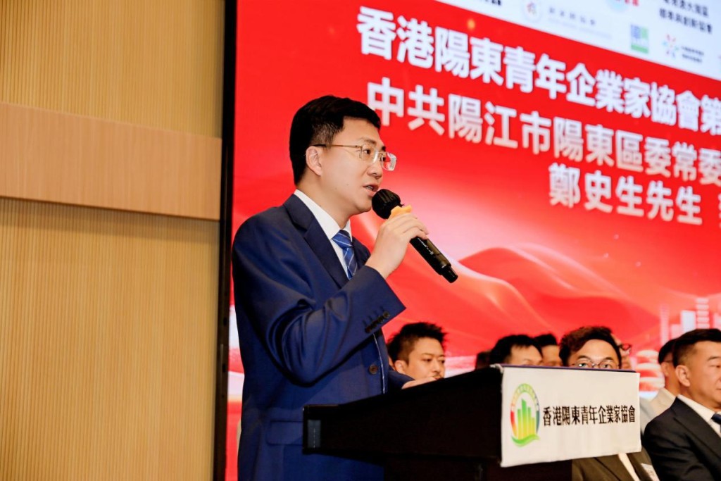 中共陽江市陽東區委常委、統戰部長鄭史生。 中共陽江市陽東區委常委、統戰部長鄭史生。