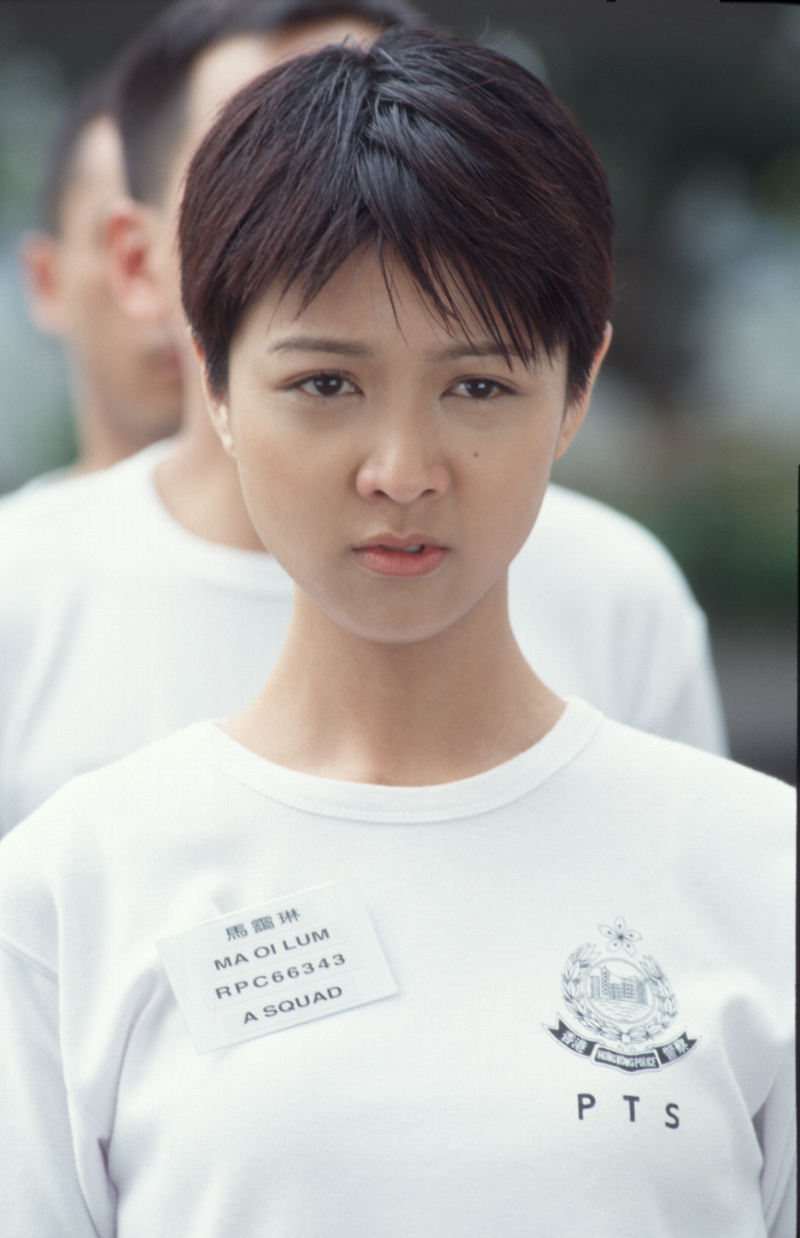 尤其拍TVB剧集《学警雄心》剪了短发，颈长特徵更突出。