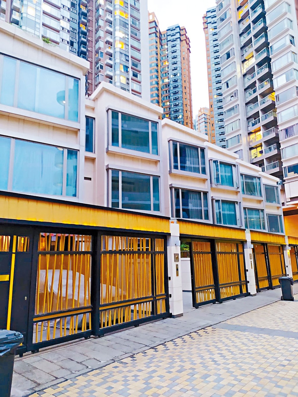 紅磡維港．星岸屬區內唯一設洋房豪宅盤。